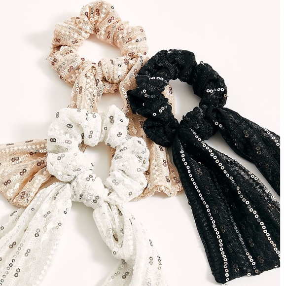 Free People Accessories - Free people disco bow scrunchie